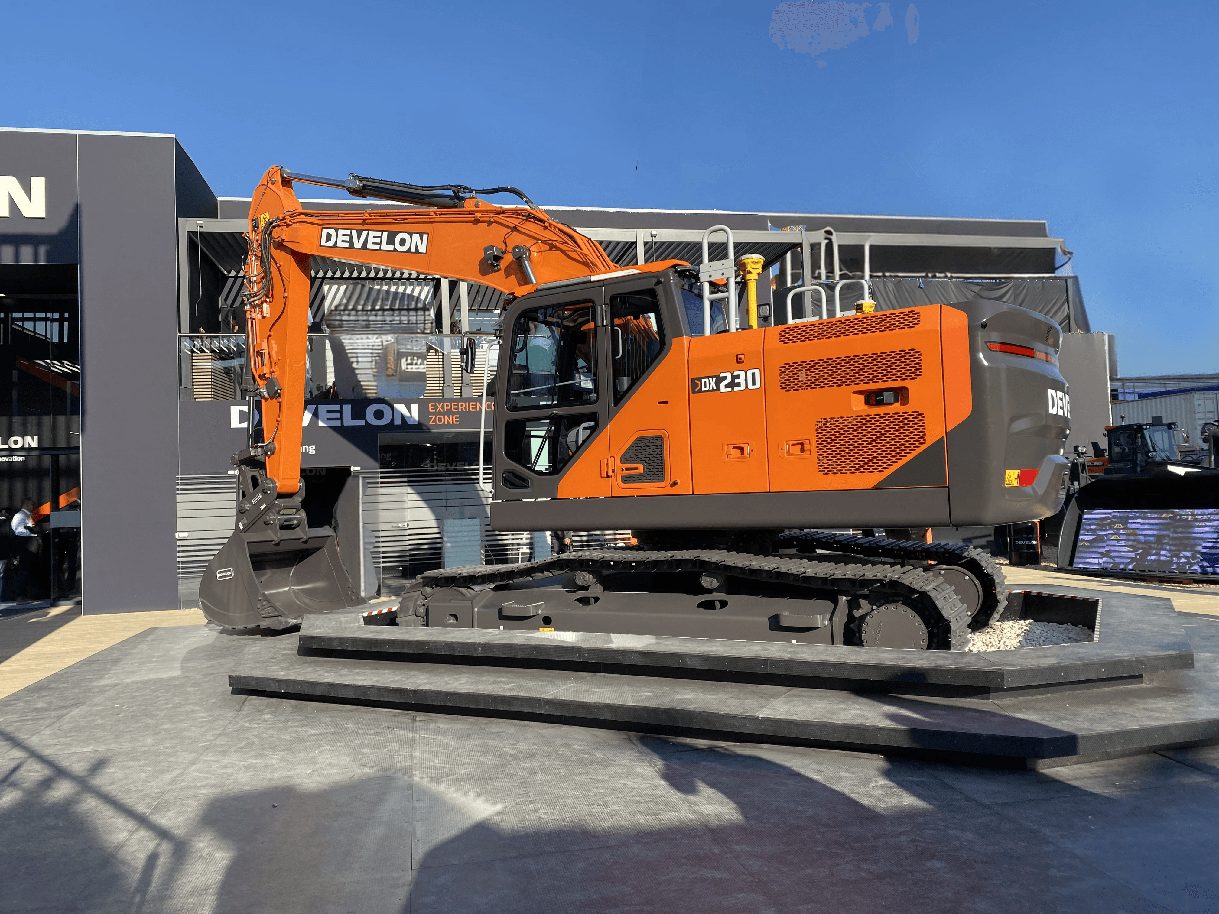 Her Ses D X230 Lc 9 Fra Præsentationen På Bauma I April Måned