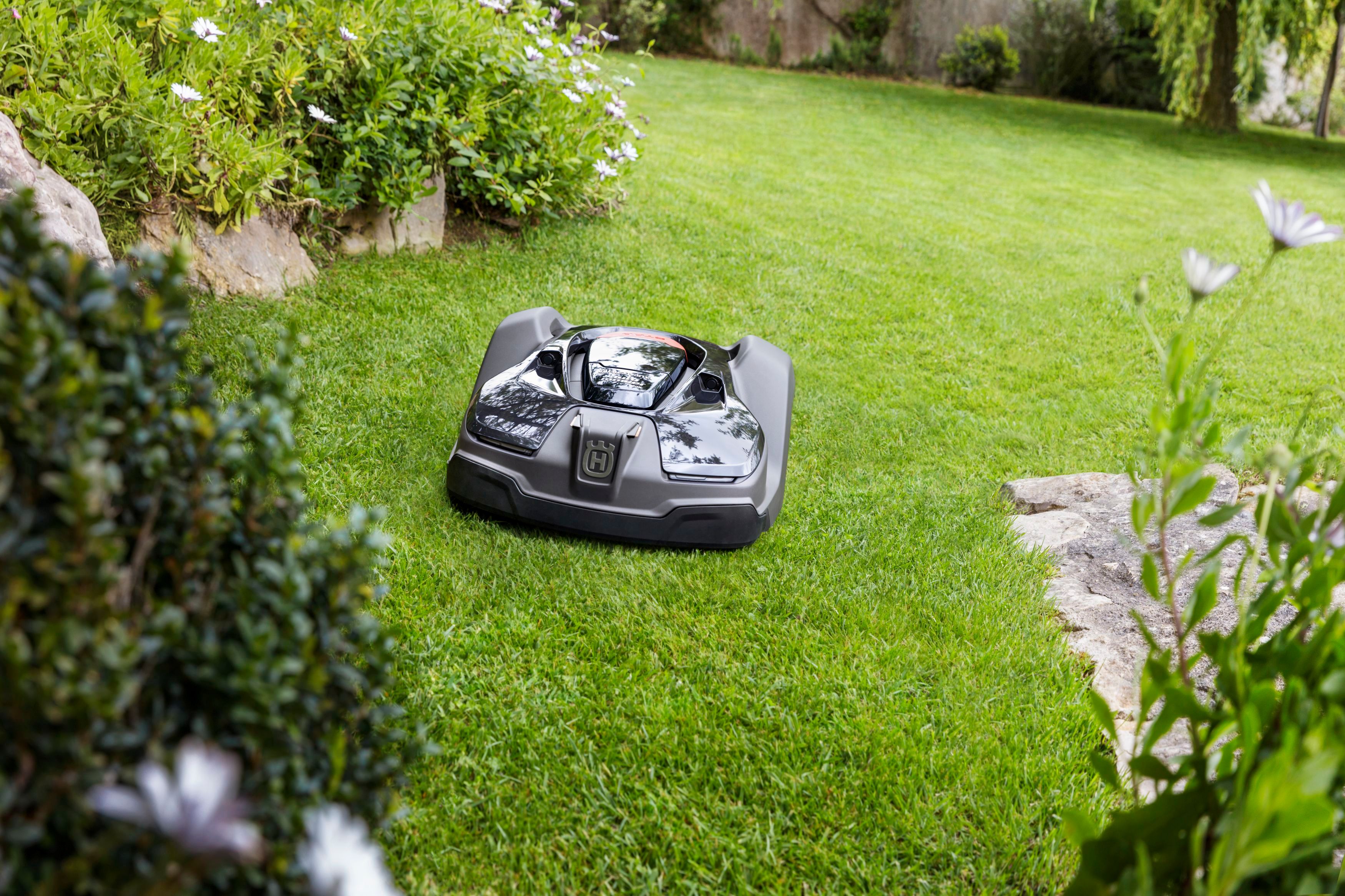 Husqvarna Automowerobot Foto Paa Gaes (2)