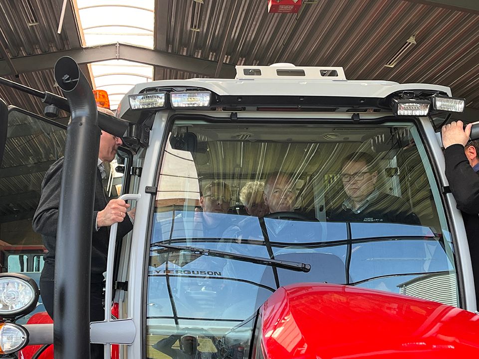 Dansk Maskincenter Salgstr&aelig;ning Massey Ferguson 1